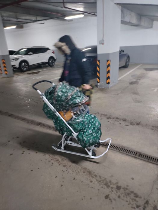 Продам санки коляску