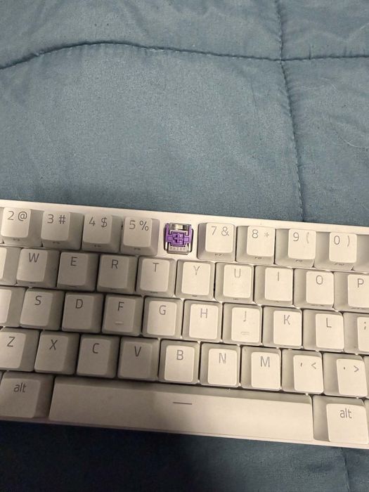 Razer huntsman mini purple switches бяла