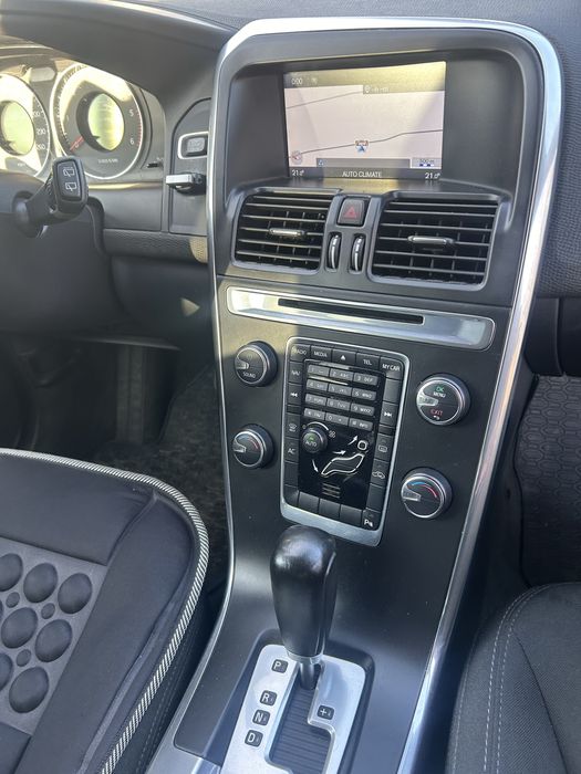 Ceasuri bord Volvo XC 60 2.4 D 2012 volan stânga