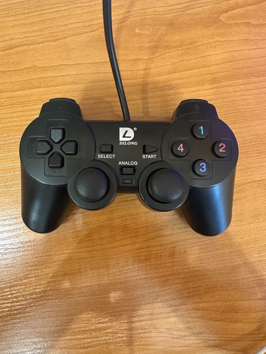 Геймпад Dilong – кабелен, в добро състояние