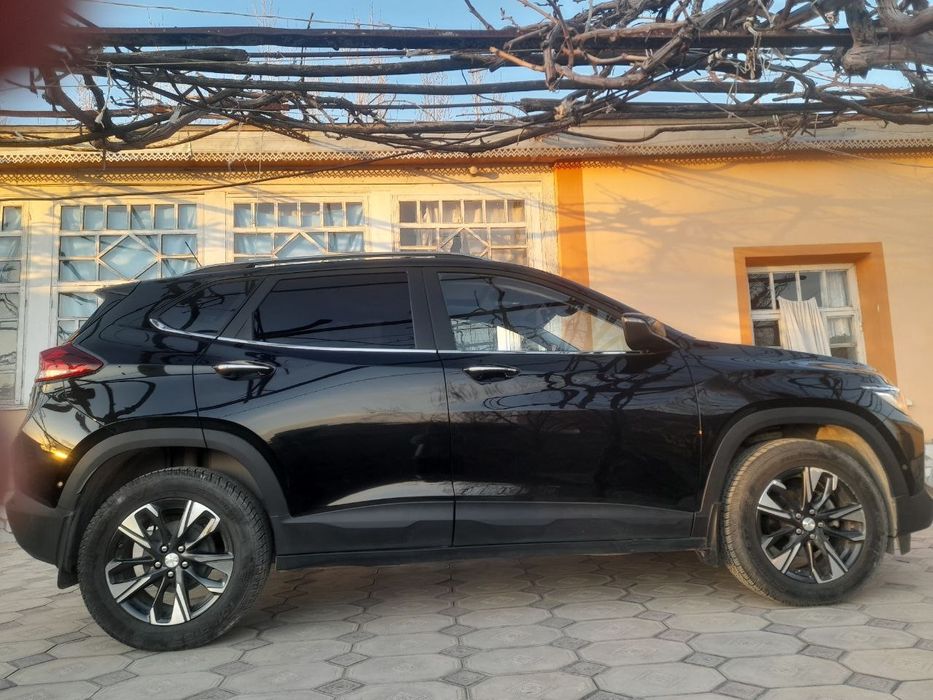 Срочно продаётся Chevrolet Tracker 2023 года