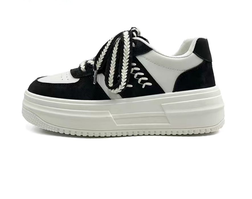 Женские кроссовки.