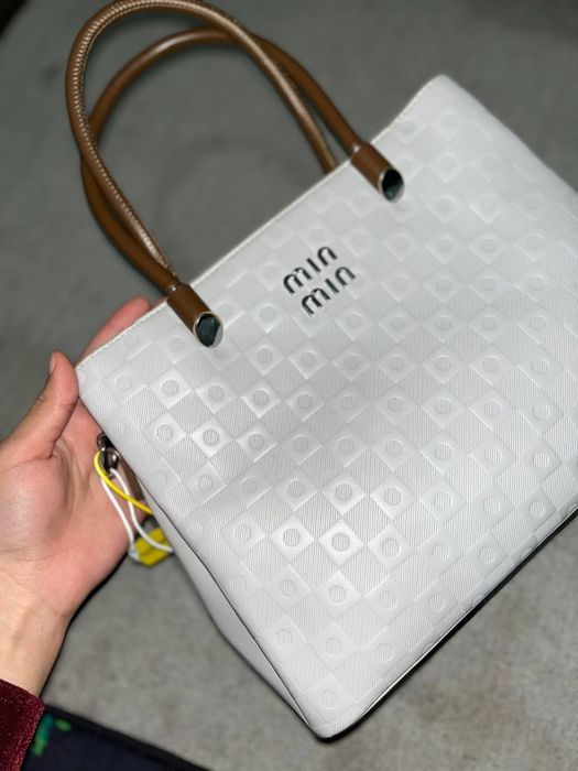 Chiroyli ayollar sumkasi