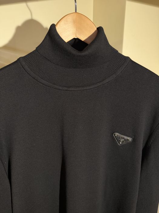 Зимна разпродажба Prada пуловери