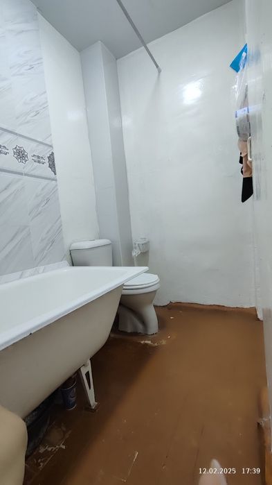 Assalomu alaykum srochna 1 xonali uy sotiladi,shahar markazida 53 000