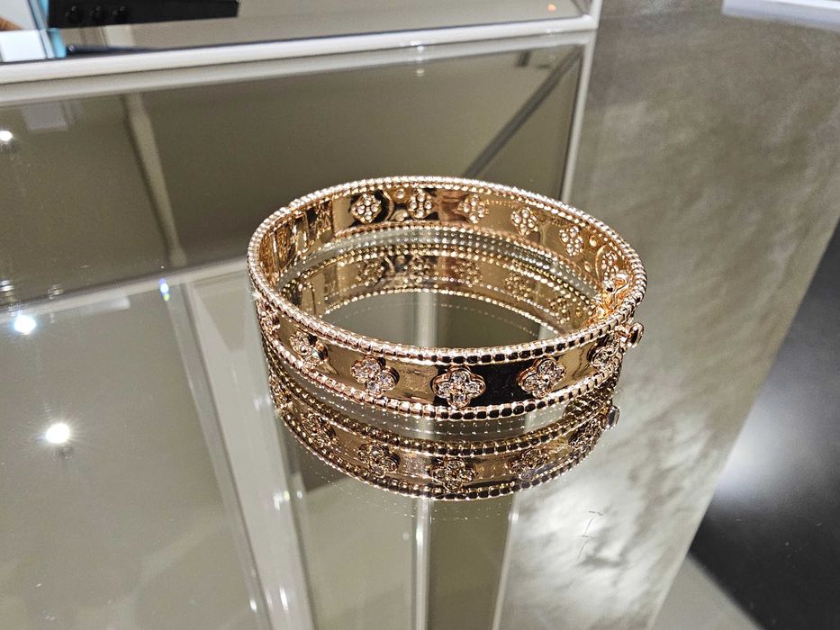 Van Cleef & Arpels VCA Rose Gold Diamond Perlée Clovers Дамска Гривна