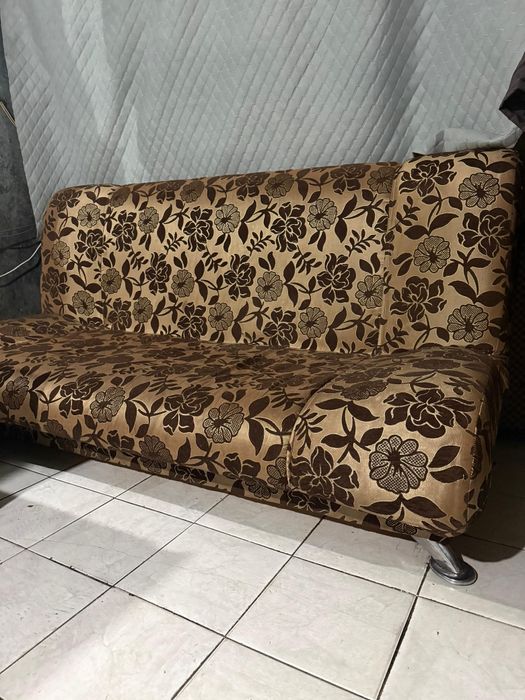 Диван в хорошем состоянии