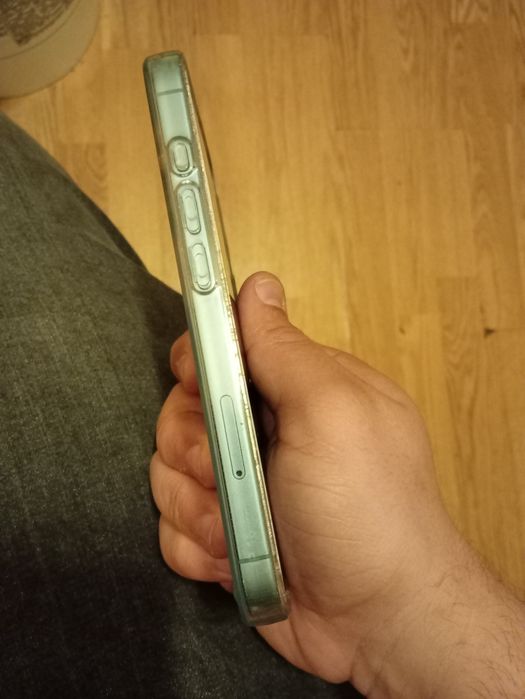 Vând iPhone 16 impecabil 10/10 de 128gb