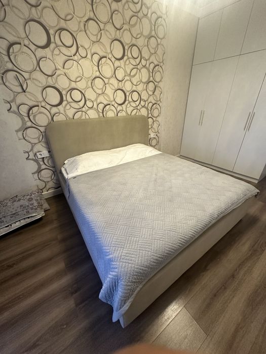 Двуспальная кровать