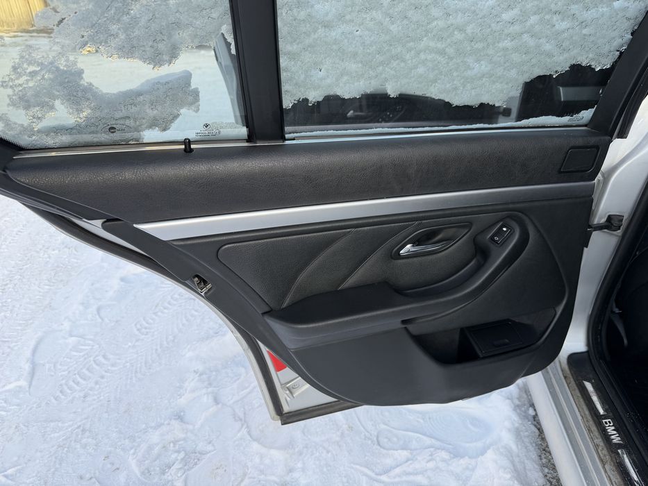 Interior electric // plafon negru// trimuri aluminiu bmw e39