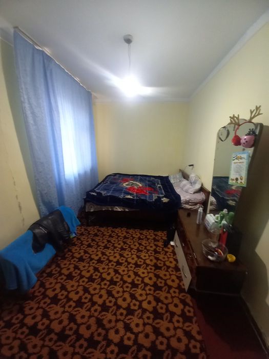 Sotiladi 2 xona 2 mikrorayon 1 etaj