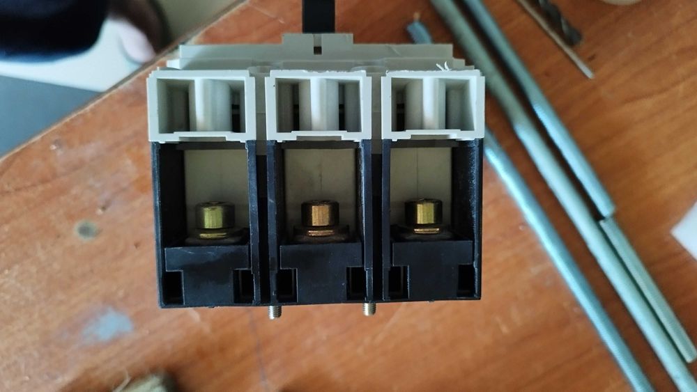 Шалтер прекъсвач General Electric FE 250 - трифазен 250A