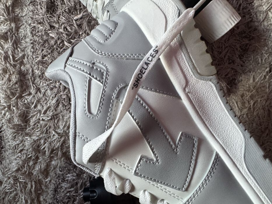 Off white gri noi