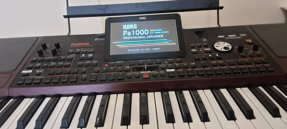 Синтезатор Korg pa100