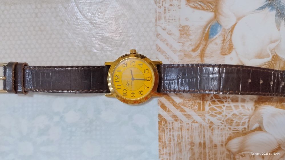 Продам часы  Луч