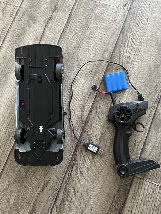 Продам дрифт машинку срочно едет 40км