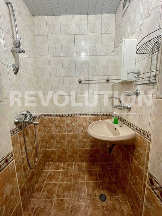 Дава се под наем Тристаен апартамент в Варна, Център - 74 кв.м за 510 € - Снимка #11
