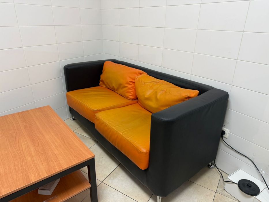 Диван с журналным столиком