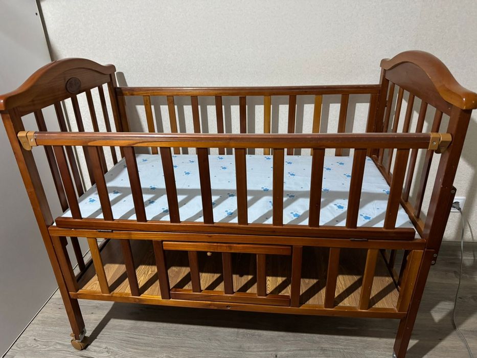 Продам детскую кроватку