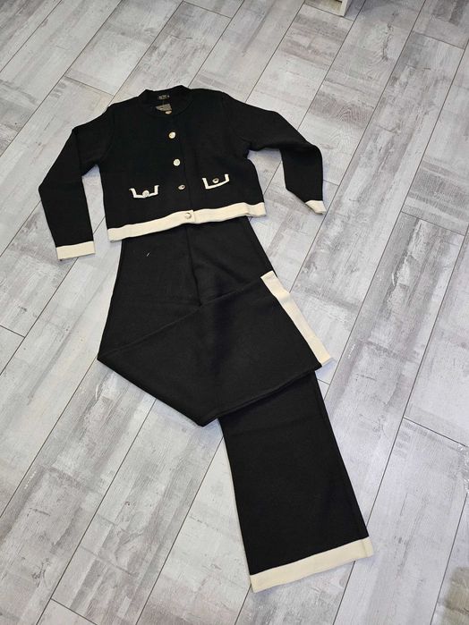 Зимен Бюти Трикотажен Костюм - Черен
 Размери : S-M-L-XL