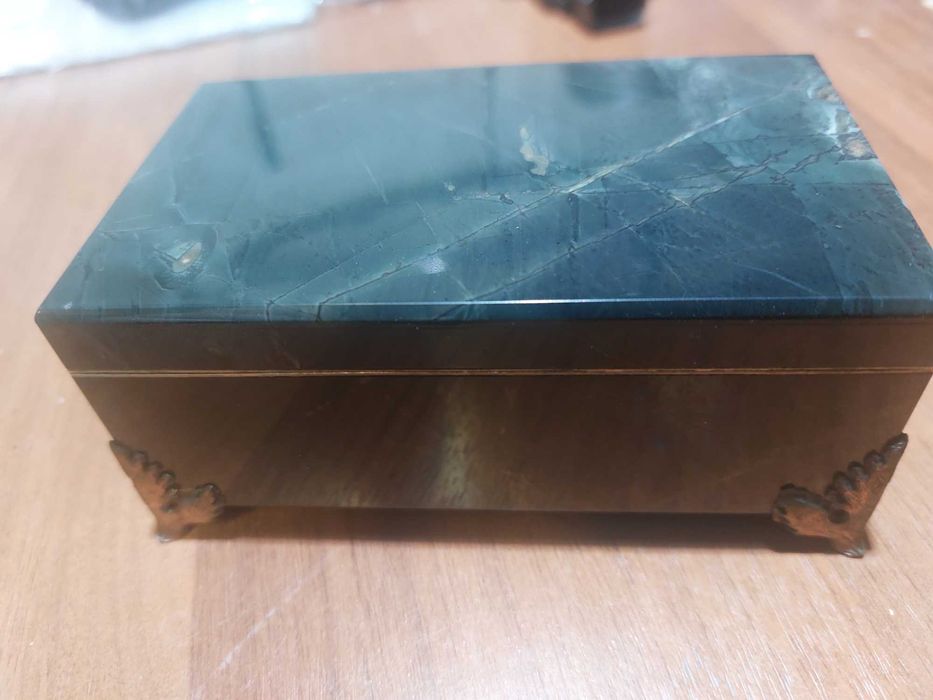 Шкатулка из камня