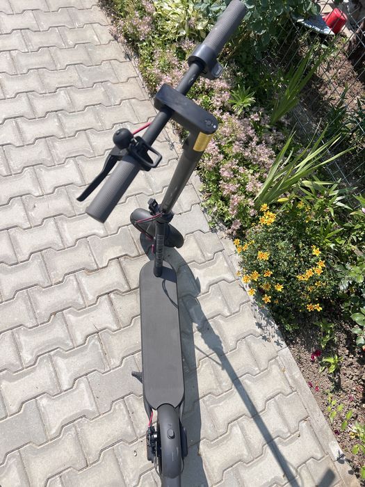 Trotineta Xiaomi Electric Scooter 4 Lite (2nd Gen) – Ca nouă, doar 20 km, cumpărată nouă