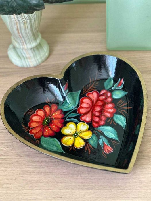 Декоративна дървена чиния. Ръчна изработка