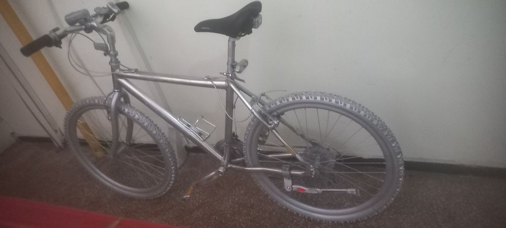 Vând urgent sau schimbi