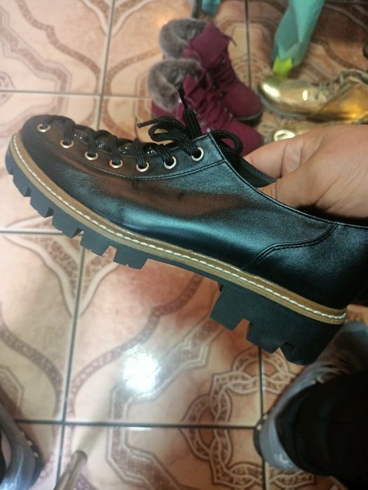 Vând încălțăminte de dama