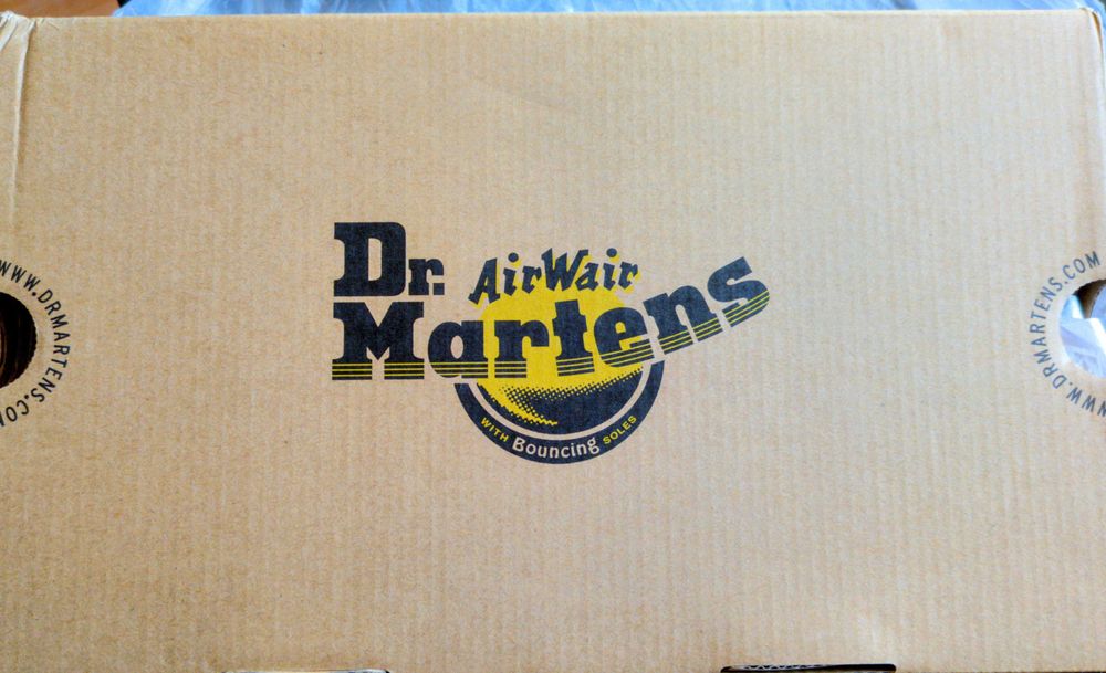 Дамски обувки тип лоуфъри на Dr. Martens