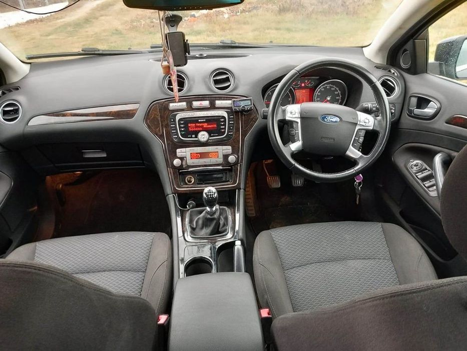 Dezmembram Ford Mondeo MK4 2.0 tdci usa fata stanga/usa spate stanga/stop spate
