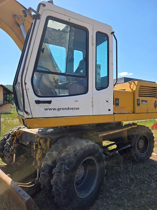 Excavator pe roti  Liebherr A900 Litronic 16T