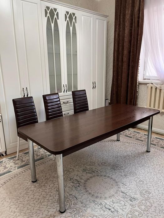 Продается стол со стульями для кухни