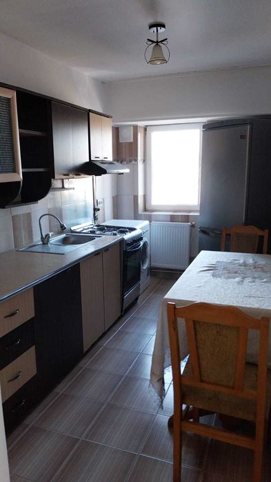 Vând apartament cu 2 camere, zonă centrală