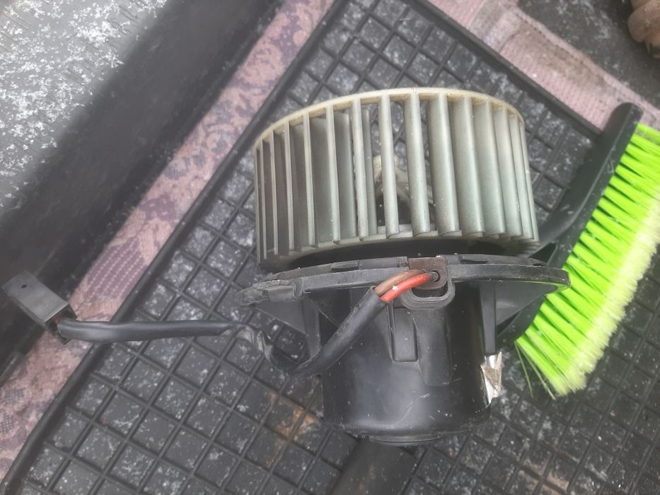 Моторчик печки Ауди 80 цена 20000