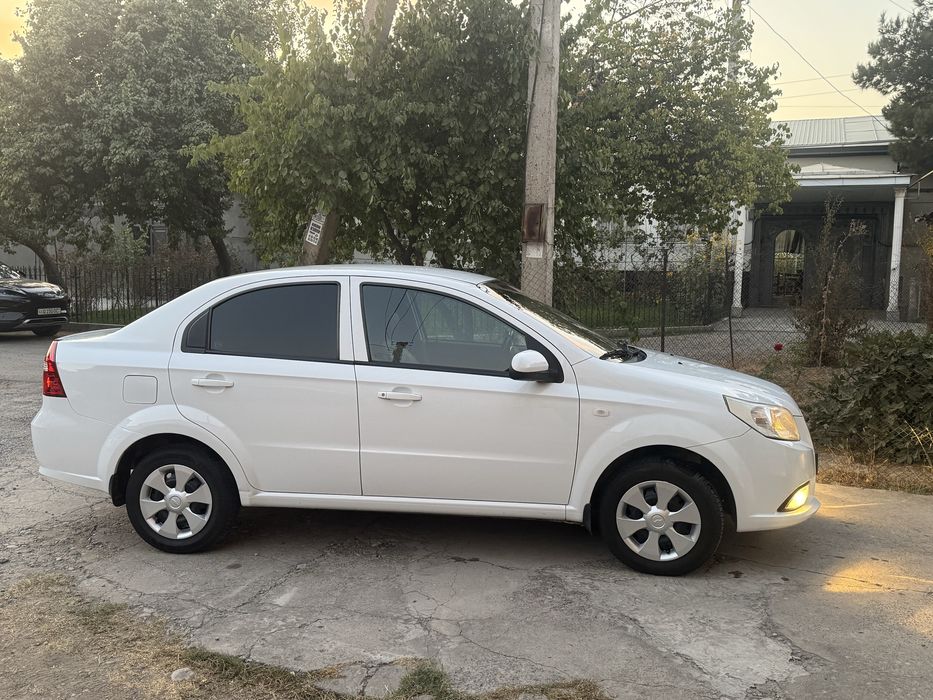 Нексия 3 сотилади