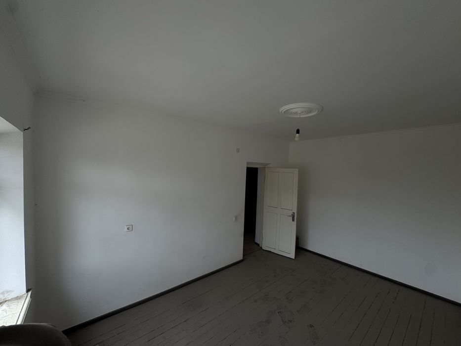 Шарк бозор шовот канали бойинда 2 хонали килинган квартира сотилади