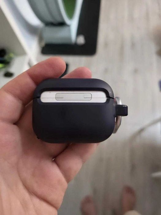 AirPods Pro 3 оригинал + чехол Spigen с карабином