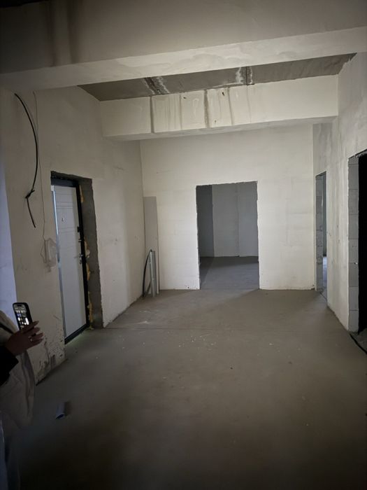 Продаётся 4- комнатная квартира в новостройке