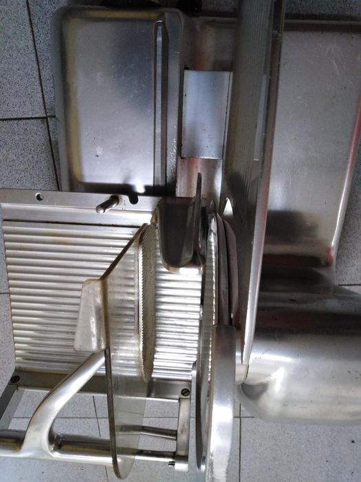 Професионален слайсер / резачка Бизерба модел Р704