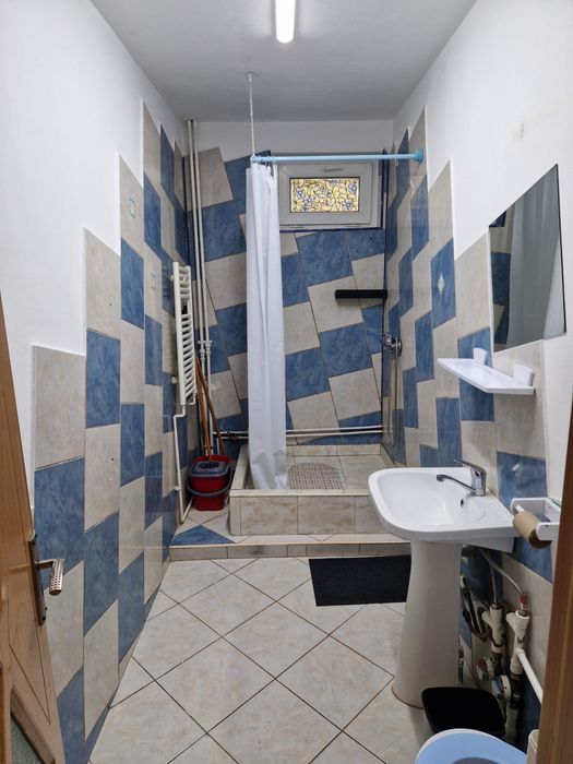 Închiriez garsoniera comfort 1 aflată la parterul unui bloc de 4 etaje ,35 mp,situata pe bulevardul 1DECEMBRIE 1918 nr.38 sector București.