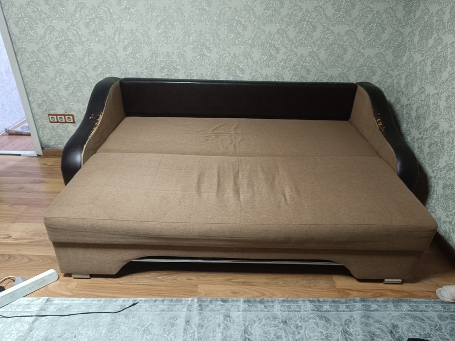 Диван.          .