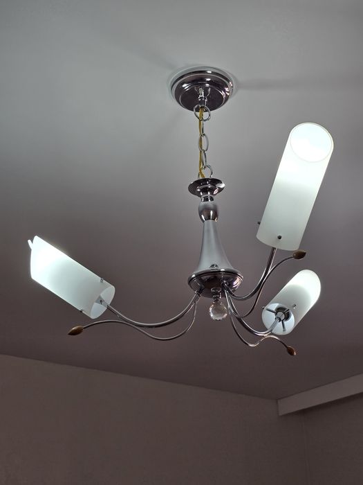 Люстра трех роковая, серебристый цвет