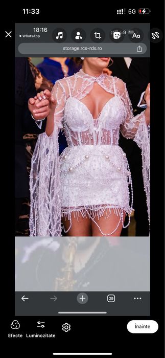 Rochie alba mireasa cununie scurta perle pene