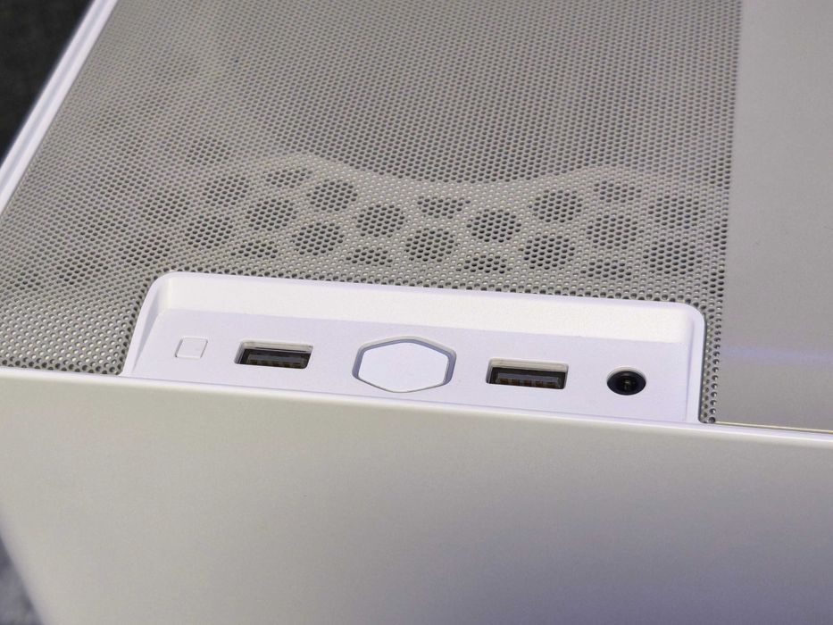 Carcasa mITX Cooler Master MASTERBOX NR200