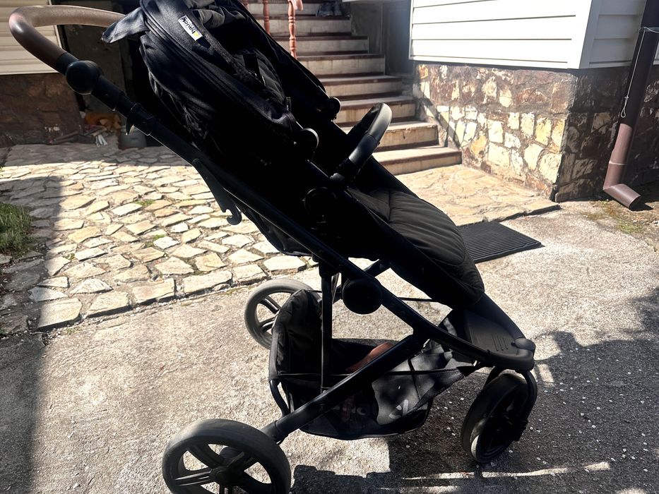 Детска количка Hauck – запазена, с легнало положение