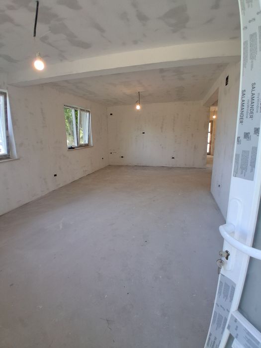 Casa moderna, luminoasa si primitoare in Gruiu - jud. Calarasi, la 50 m de DN4