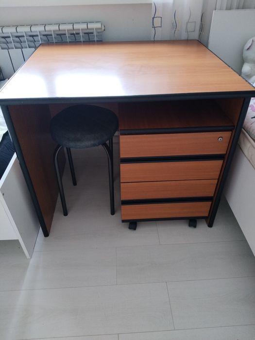 Продам стол отличного качества