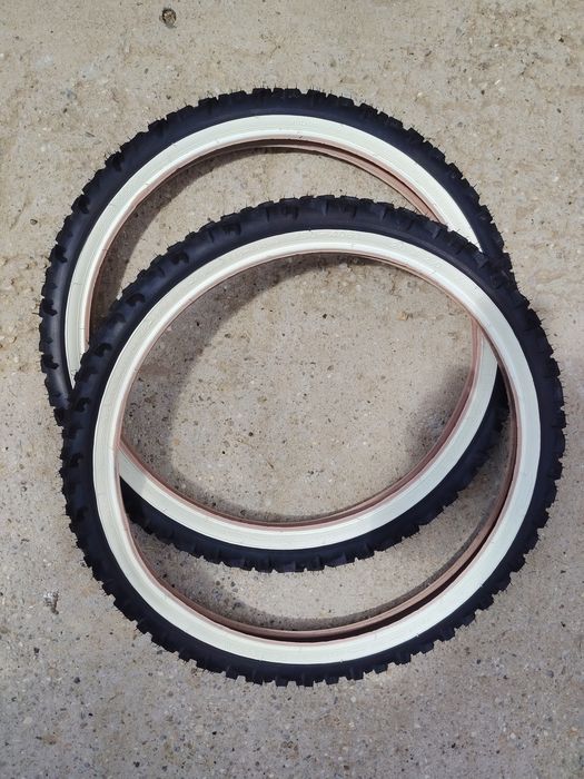 Șa de bicicleta Selle Royal; Șa de bicicleta cu gel; 2 cauciucuri  20' noi; casca.