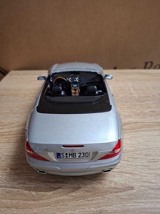 Macheta Mercedes-Benz, SL 500 R 230 (2001-2006), Argintie, 1:18